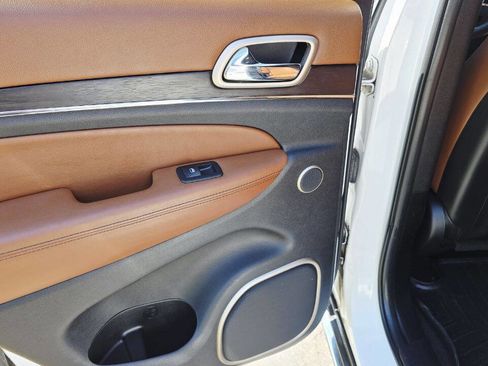 Used 2017 Jeep Grand Cherokee Summit image 18