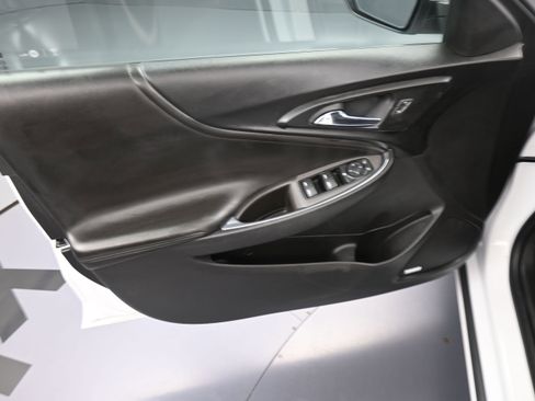 Used 2017 Chevrolet Malibu LT w/ Leather Package FWD image 13