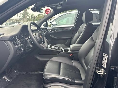 Certified 2026 Porsche Macan AWD/4WD image 5