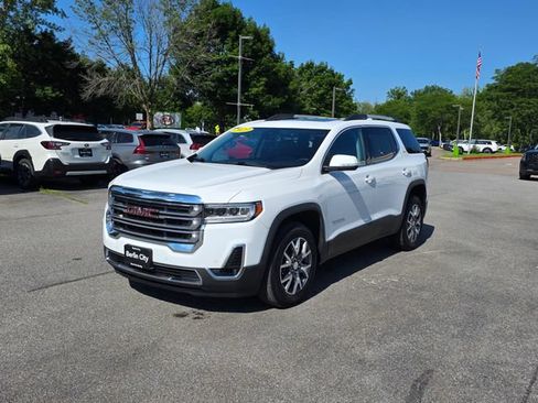 Used 2023 GMC Acadia SLT AWD/4WD image 4
