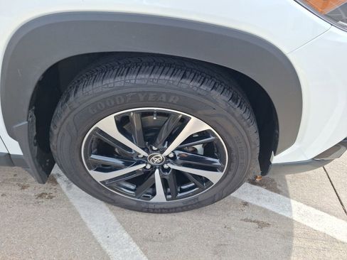 Used 2025 Toyota Corolla Cross AWD Hybrid image 11