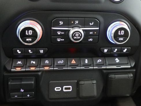 Used 2020 GMC Sierra 1500 SLT w/ SLT Premium Plus Package AWD/4WD image 7