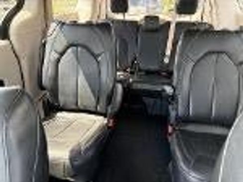 Used 2021 Chrysler Pacifica Touring-L w/ Premium & Safety Sphere Group FWD image 24