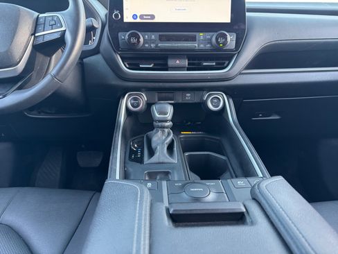 Used 2024 Toyota Grand Highlander AWD Hybrid image 20