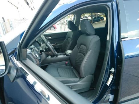 Used 2022 Nissan Pathfinder SV FWD image 14