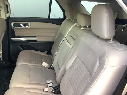 Used 2021 Ford Explorer XLT w/ Class III Trailer Tow Package image 13