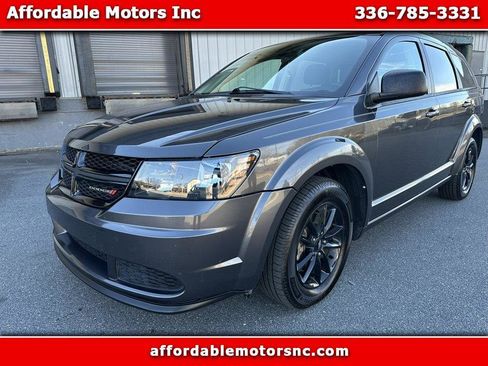 Used 2020 Dodge Journey SE w/ SE Popular Equipment Group image 1