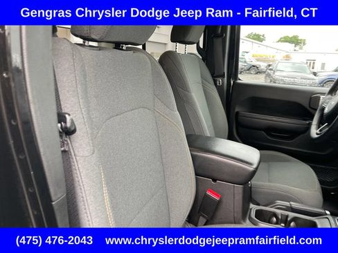 Used 2024 Jeep Wrangler Unlimited AWD/4WD image 21