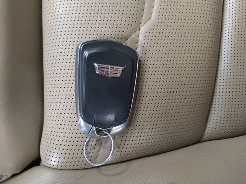 Used 2017 Cadillac XT5 Platinum w/ Driver Assist Package image 32