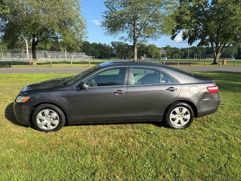 Used 2009 Toyota Camry LE FWD image 31