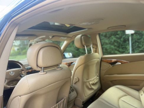 Used 2009 Mercedes-Benz E 350 4MATIC Sedan image 28