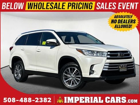 Used 2019 Toyota Highlander XLE image 1