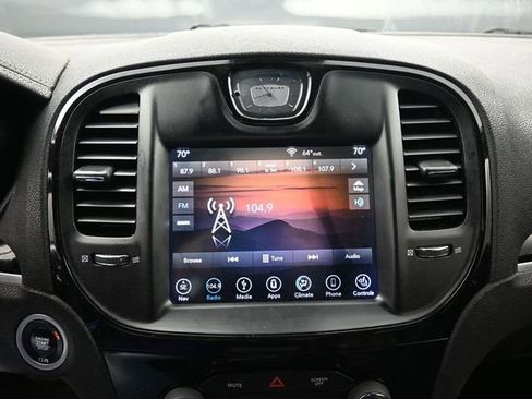 Used 2018 Chrysler 300 S w/ 300S Premium Group image 15