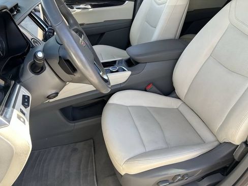Used 2023 Cadillac XT6 Premium Luxury w/ Technology Package FWD image 22