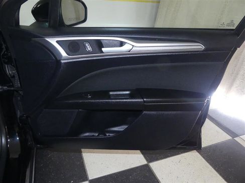 Used 2020 Ford Fusion SE FWD image 26