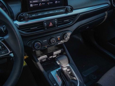Used 2022 Kia Forte LXS w/ LXS Technology Package image 17