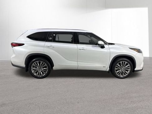 Used 2022 Toyota Highlander Platinum AWD/4WD image 39