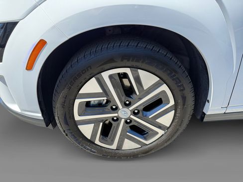 Used 2023 Hyundai Kona SE w/ Cargo Package FWD image 9
