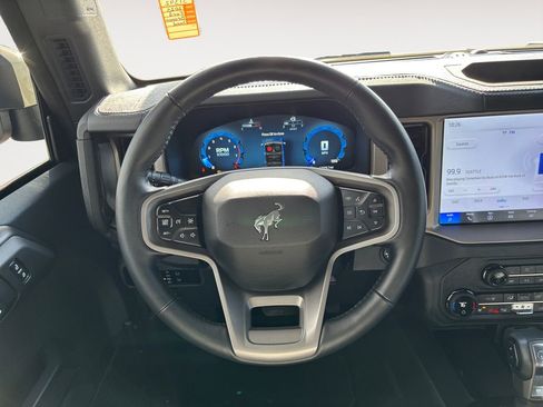 Used 2025 Ford Bronco Outer Banks AWD/4WD image 16
