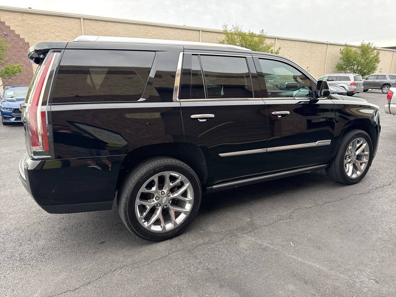 Used 2018 Cadillac Escalade Platinum AWD/4WD image 10