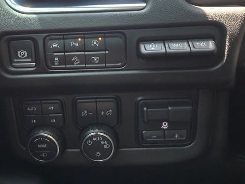 Used 2024 Chevrolet Tahoe High Country AWD/4WD image 19