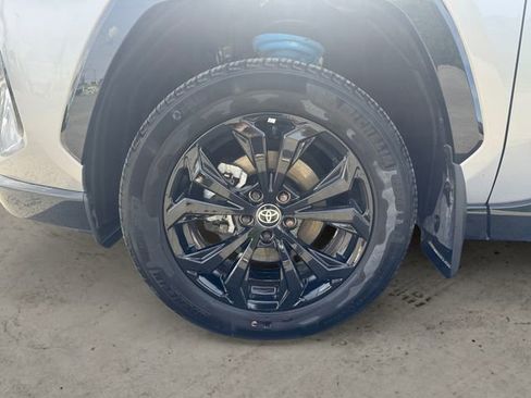 Used 2022 Toyota RAV4 SE w/ Convenience Package image 11