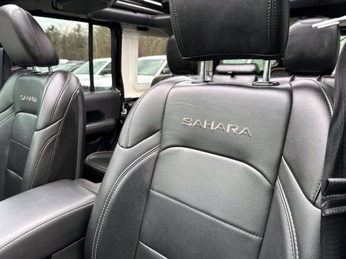Used 2023 Jeep Wrangler Unlimited Sahara w/ Cold Weather Group image 12