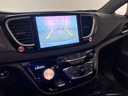 Used 2025 Chrysler Pacifica Select FWD image 39