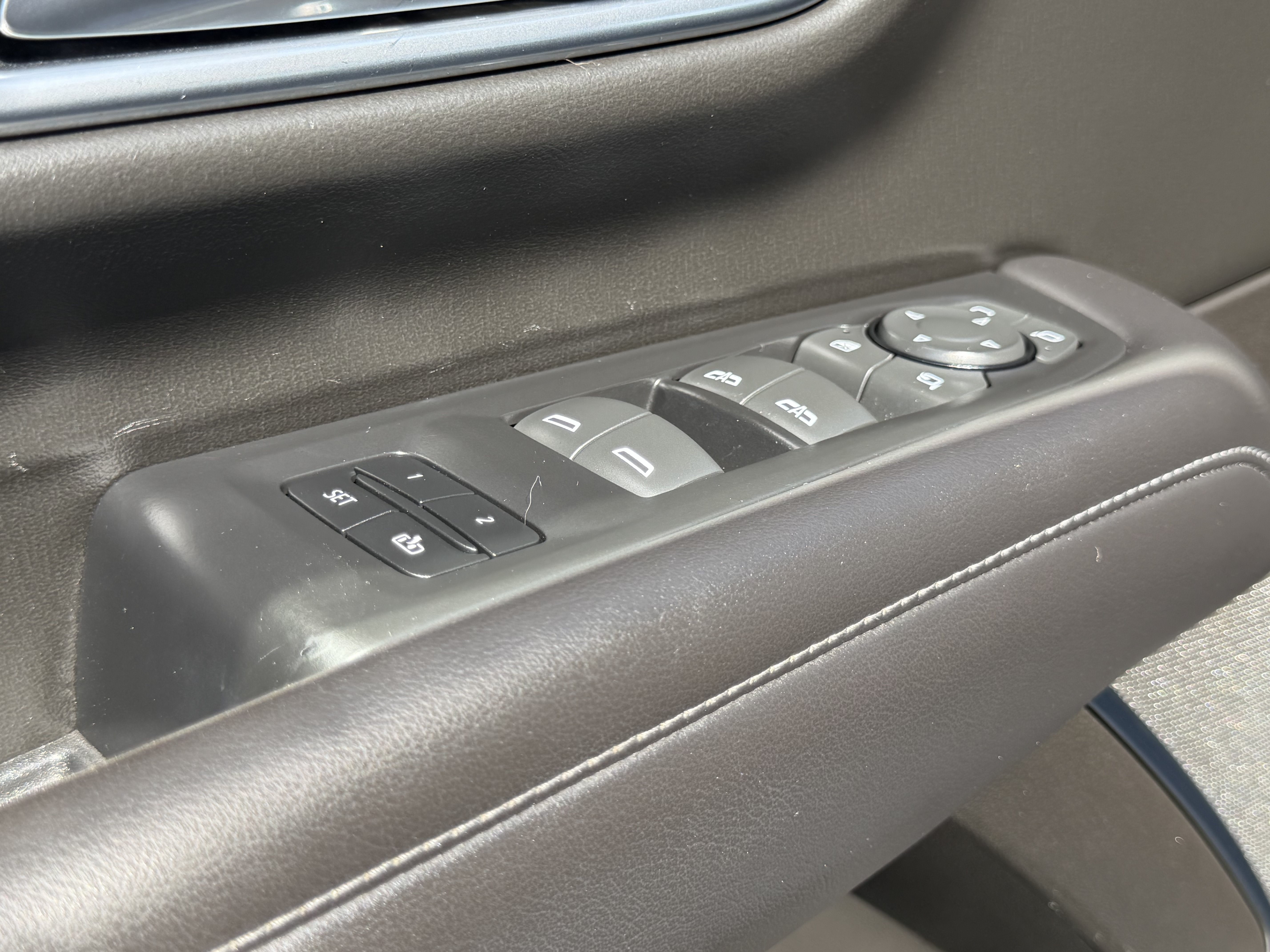 Used 2021 Chevrolet Tahoe LT w/ LT Signature Package RWD image 20