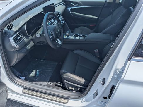 Used 2026 Genesis G70 2.5T image 9