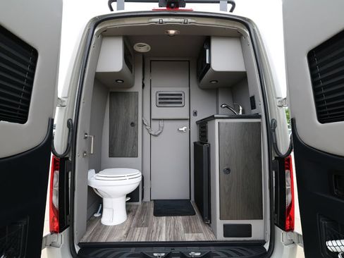 Used 2023 Mercedes-Benz Sprinter 3500 image 29