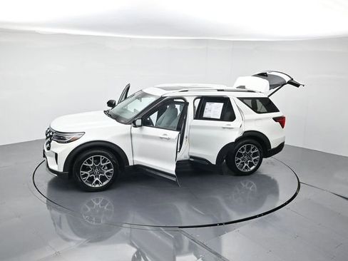 Certified 2025 Ford Explorer Platinum w/ Ultimate Package image 45