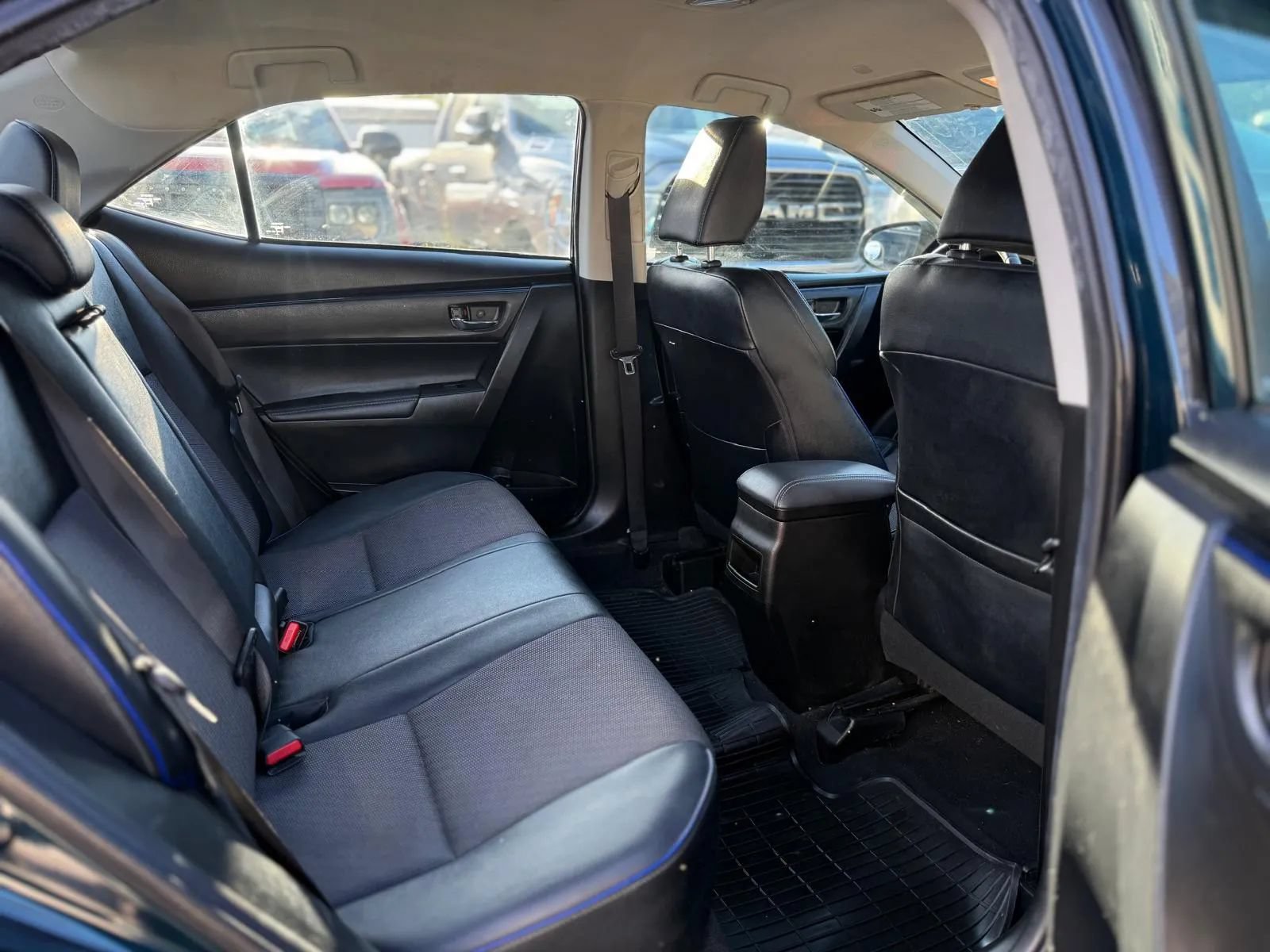 Used 2019 Toyota Corolla SE w/ Carpet Mat Package (TMS) FWD image 11