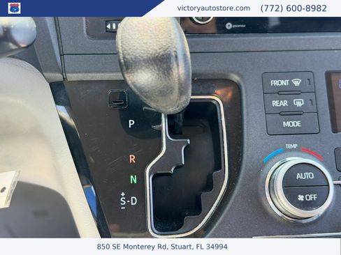Used 2019 Toyota Sienna LE FWD image 28