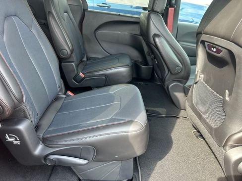 New 2027 Chrysler Pacifica Select AWD/4WD image 20