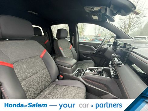 Used 2024 Chevrolet Colorado Z71 w/ Z71 Convenience Package 2 image 15