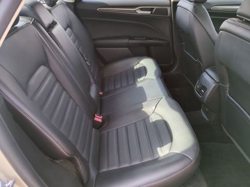 Used 2017 Ford Fusion SE w/ Fusion SE Technology Package AWD/4WD image 21