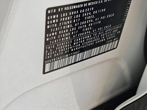 Used 2018 Volkswagen Tiguan SE AWD/4WD image 23