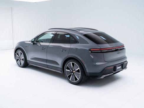 Certified 2025 Porsche Macan Electric RWD image 3