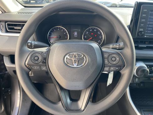Used 2022 Toyota RAV4 LE FWD image 19