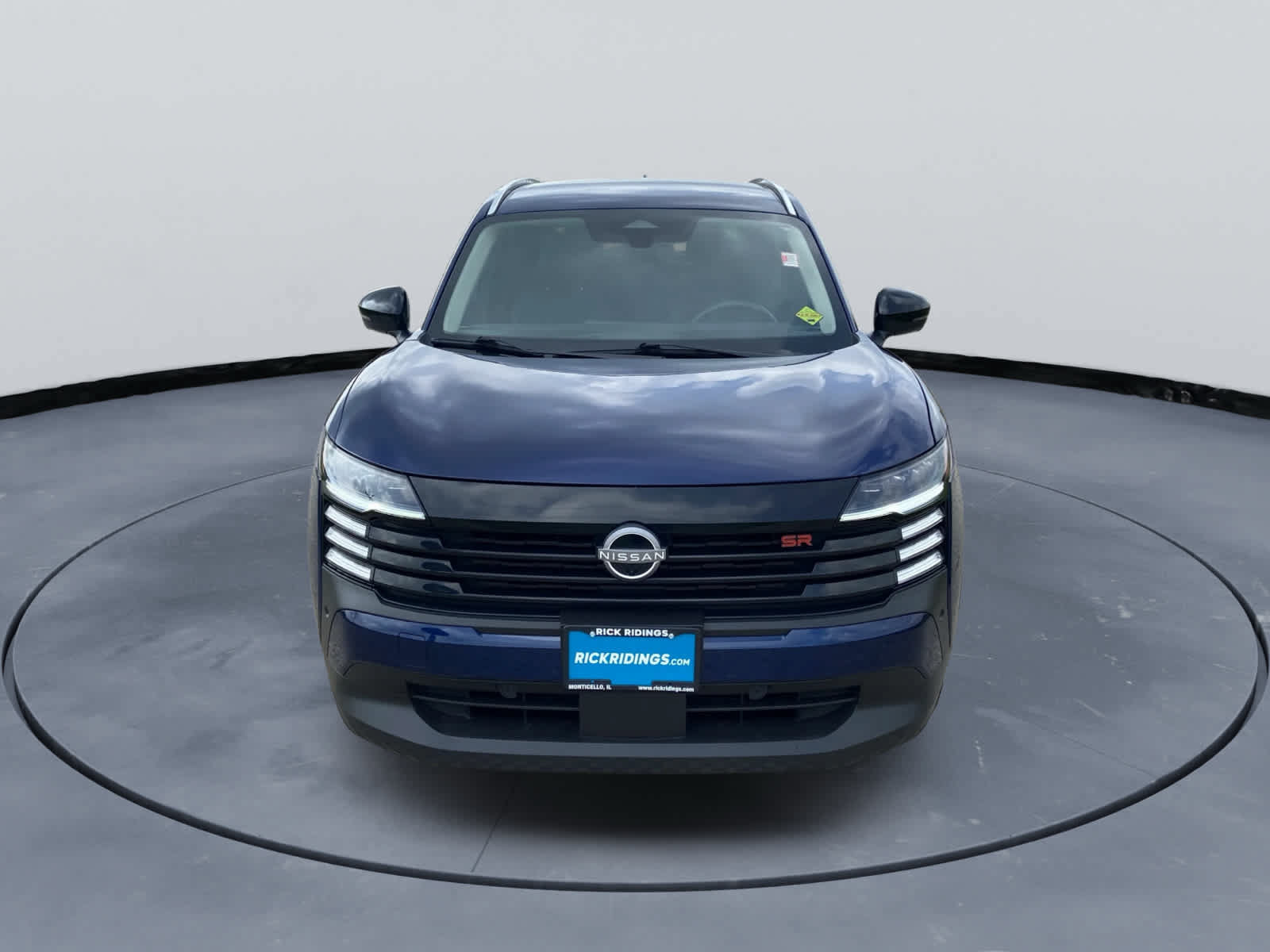 Used 2026 Nissan Kicks SR FWD image 2