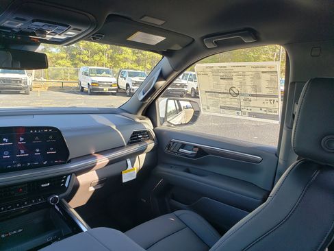 New 2026 Chevrolet Suburban LT w/ Comfort Package image 37