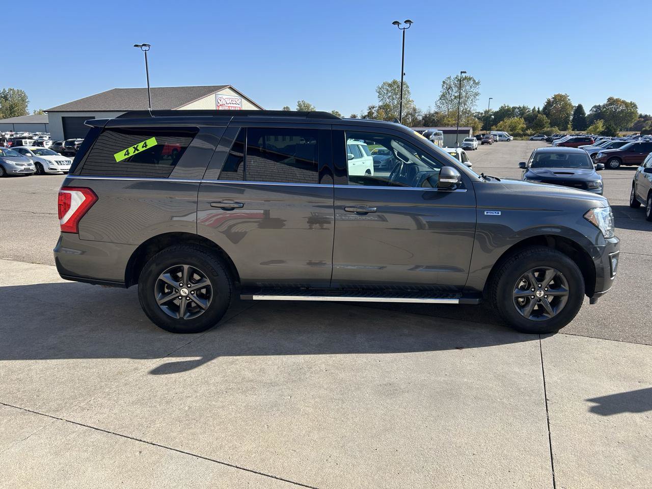Used 2019 Ford Expedition XLT w/ Equipment Group 202A AWD/4WD image 4