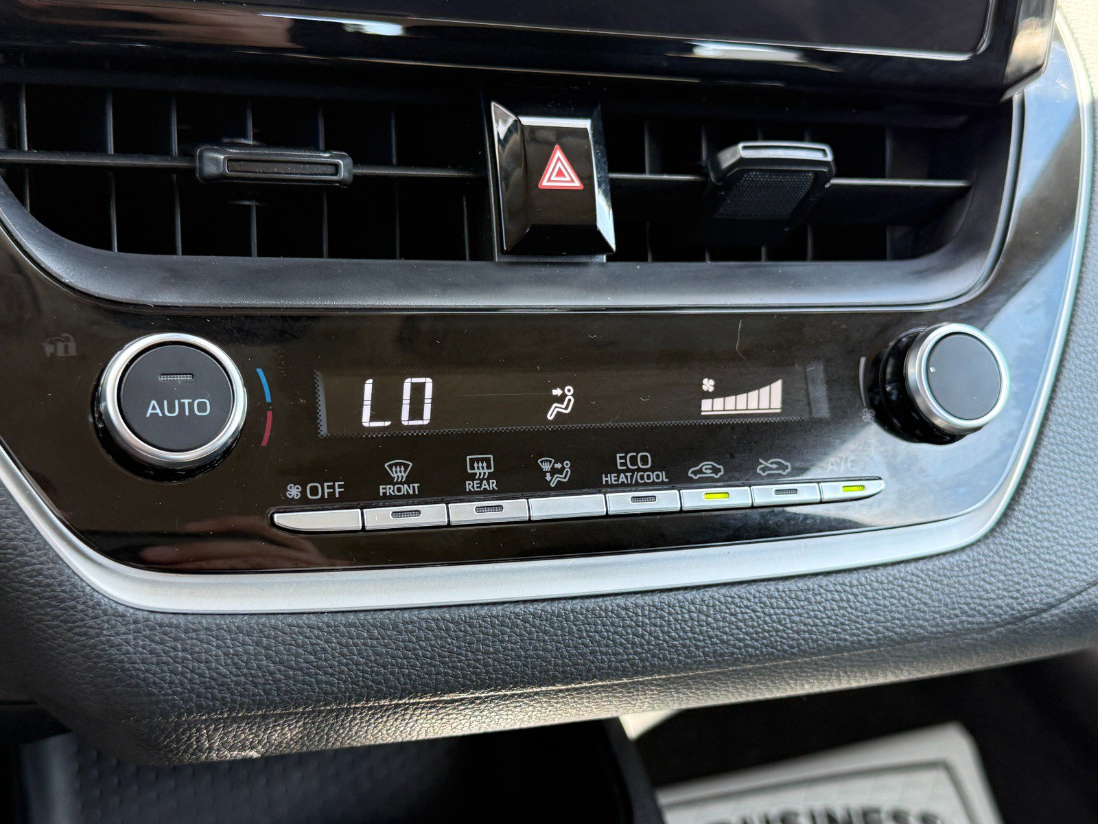 Used 2025 Toyota Corolla LE FWD image 30