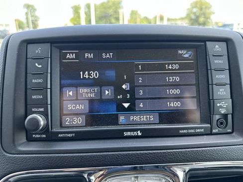 Used 2013 Chrysler Town & Country Touring FWD image 14