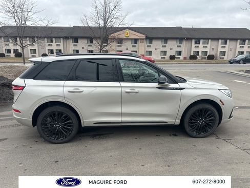 Used 2024 Lincoln Corsair Reserve w/ Equipment Group 201A image 3