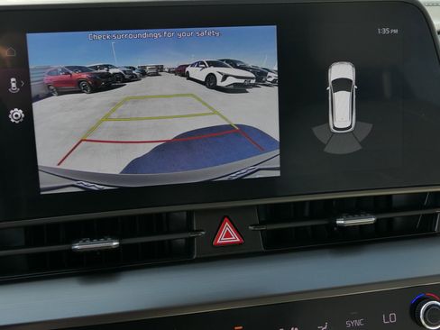 Used 2025 Kia Sportage EX image 18