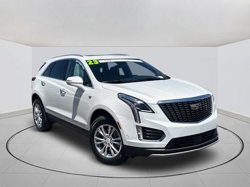 Used 2023 Cadillac XT5 Premium Luxury w/ Technology Package FWD image 1