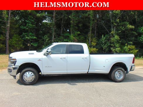 New 2026 RAM 3500 Laramie AWD/4WD image 4