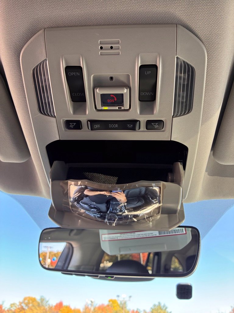 Used 2021 Toyota Highlander XLE AWD/4WD image 45